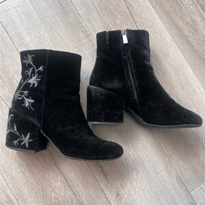 Kenneth Cole New York Suede Booties